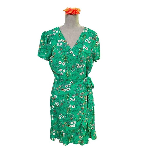 AUW Green Floral Short Sleeve Wrap Dress Womens
Size Large - Picture 6 of 16